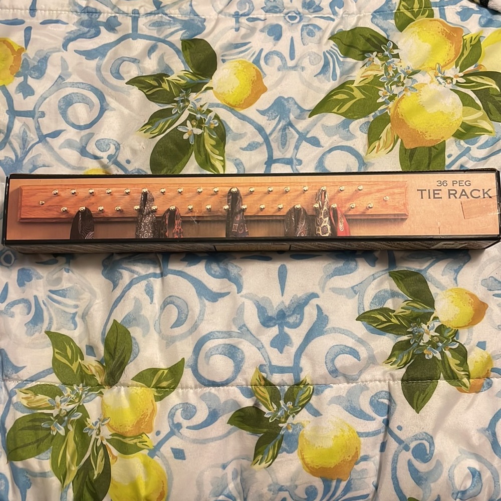 Tie rack